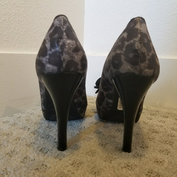 Black Bow Peep Toe Patent Leather Leopard Print - Picture 7 of 7